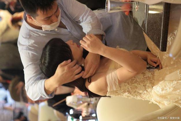 在线人妻少妇的相关介绍