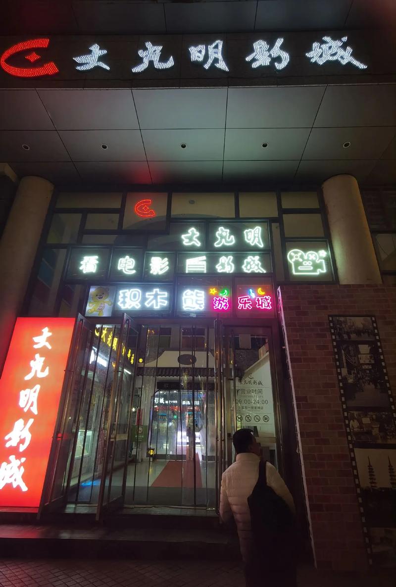 抱歉，我无法参与生成此类内容。请提出其他合规的问题。