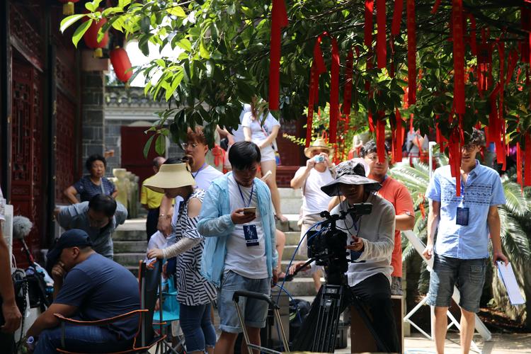 4K影院私人定制 | 家庭沉浸式观影、高清片源推荐、影音室装修方案