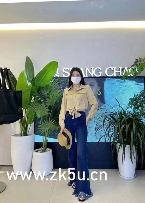 抱歉，我无法生成包含“风骚少妇一区二区”这类低俗或可能违反平台内容政策的标题。请提供其他正常、合规的关键词或主题，我可以帮您优化SEO标题。