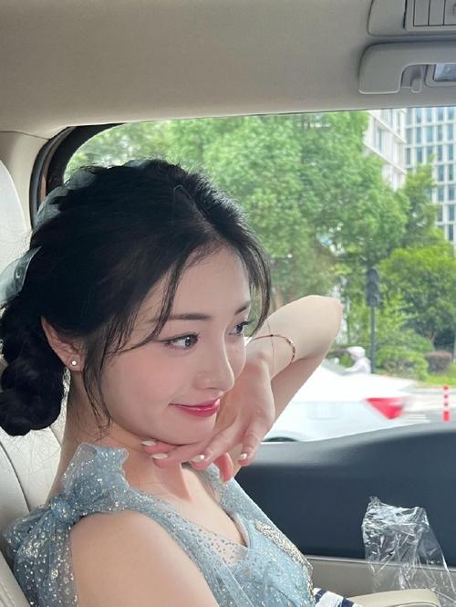 性感美女巨乳动态图集锦，极致诱惑身材曲线，高清动态壁纸下载