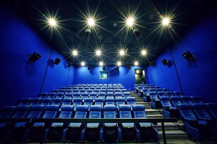 电影院几点关门？2025最新营业时间与夜间场次查询指南（附末班车/散场时间）
