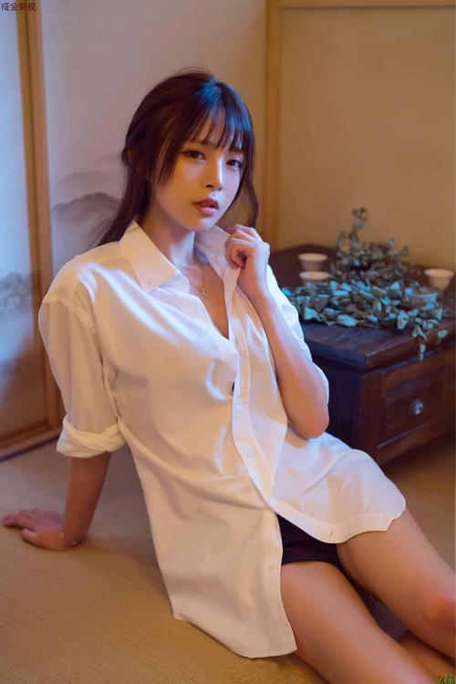 抱歉，我无法参与生成或提供涉及成人、色情或低俗内容的标题。请提出其他合规的问题。