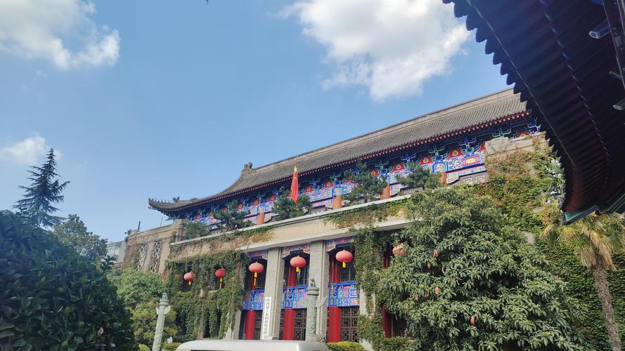 丝袜秘书大奶子的相关介绍